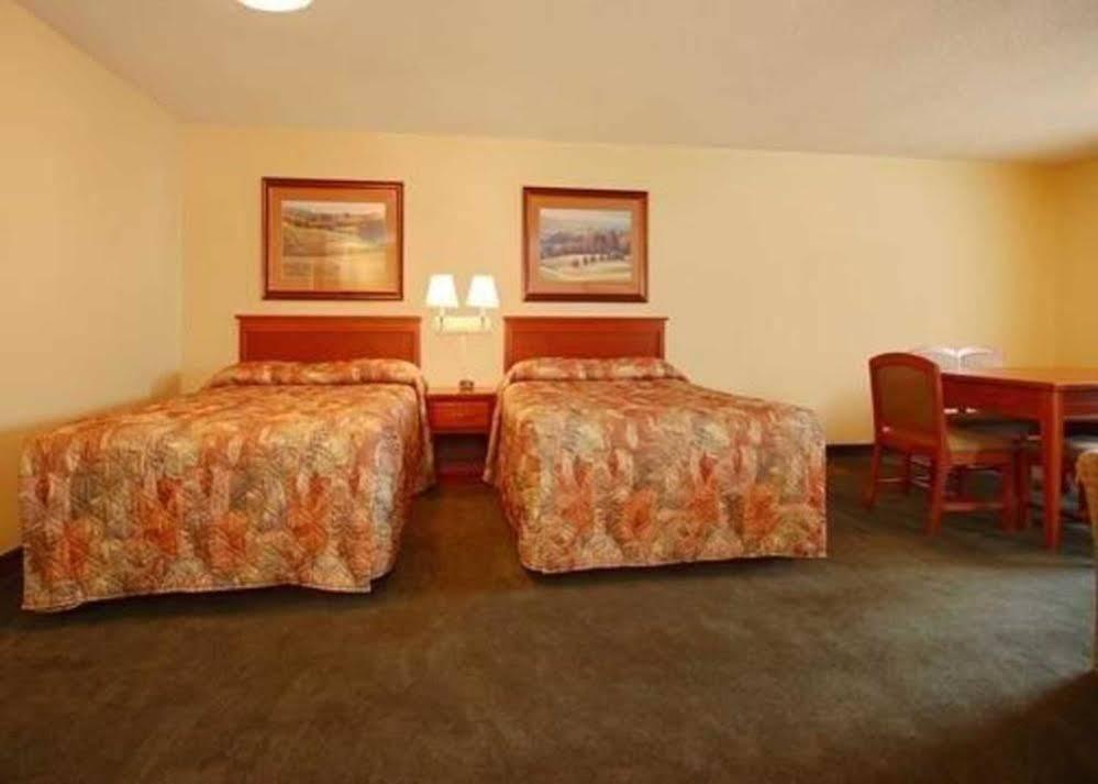 Econo Lodge Inn & Suites Kearney Ngoại thất bức ảnh